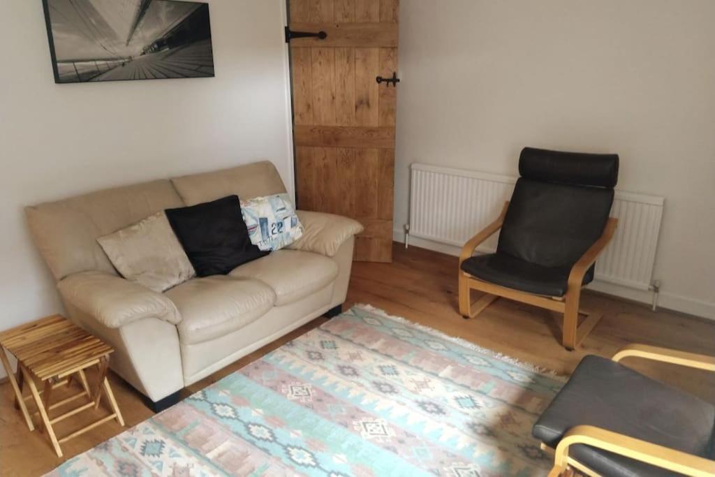 Welcoming Cottage In Chichester Near City Centre מראה חיצוני תמונה
