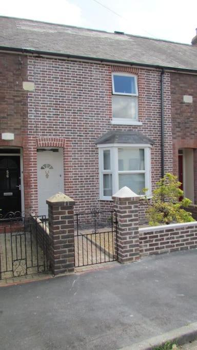 Welcoming Cottage In Chichester Near City Centre מראה חיצוני תמונה