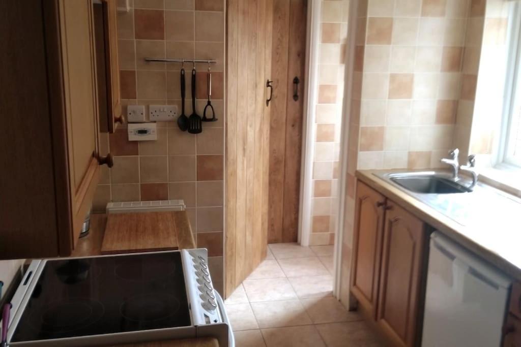 Welcoming Cottage In Chichester Near City Centre מראה חיצוני תמונה