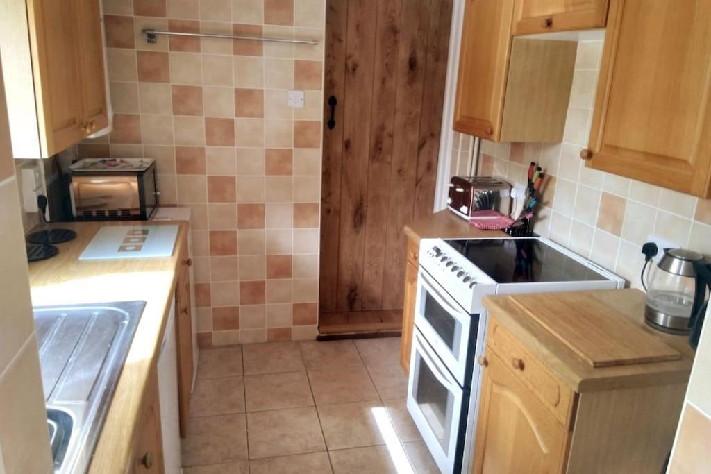 Welcoming Cottage In Chichester Near City Centre מראה חיצוני תמונה