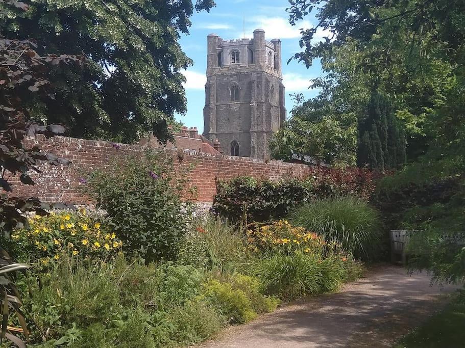Welcoming Cottage In Chichester Near City Centre מראה חיצוני תמונה