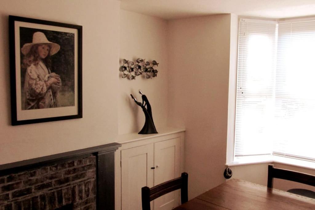 Welcoming Cottage In Chichester Near City Centre מראה חיצוני תמונה