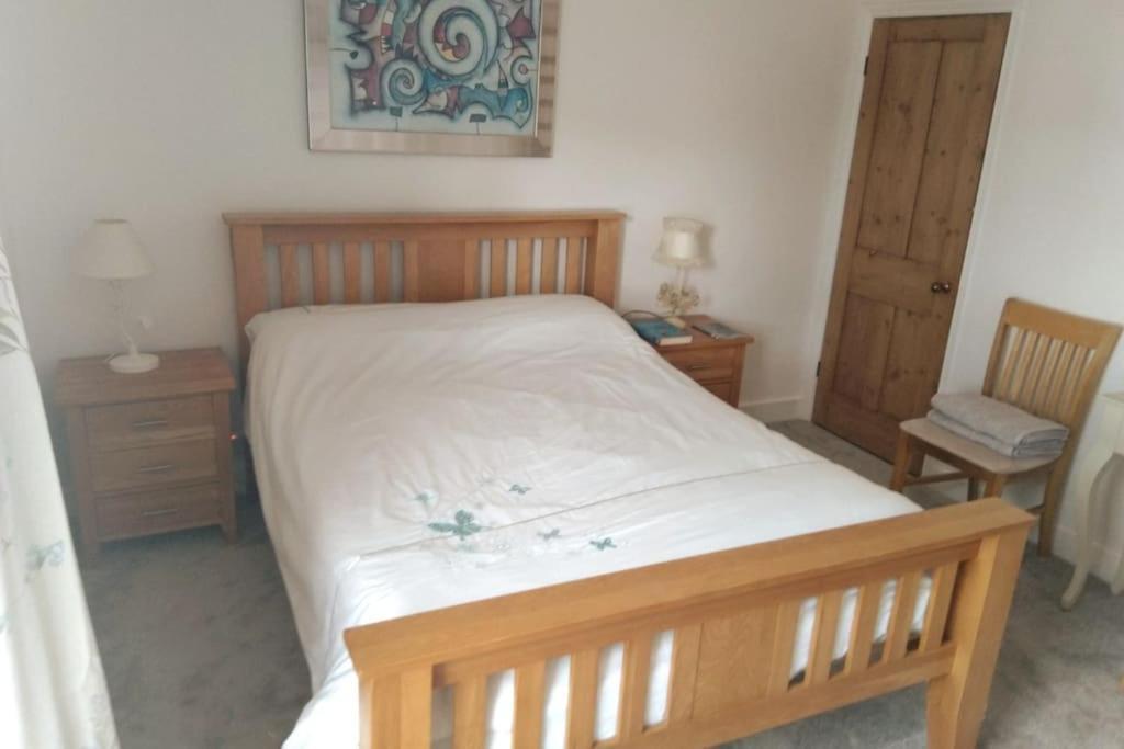 Welcoming Cottage In Chichester Near City Centre מראה חיצוני תמונה