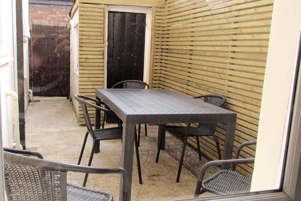 Welcoming Cottage In Chichester Near City Centre מראה חיצוני תמונה