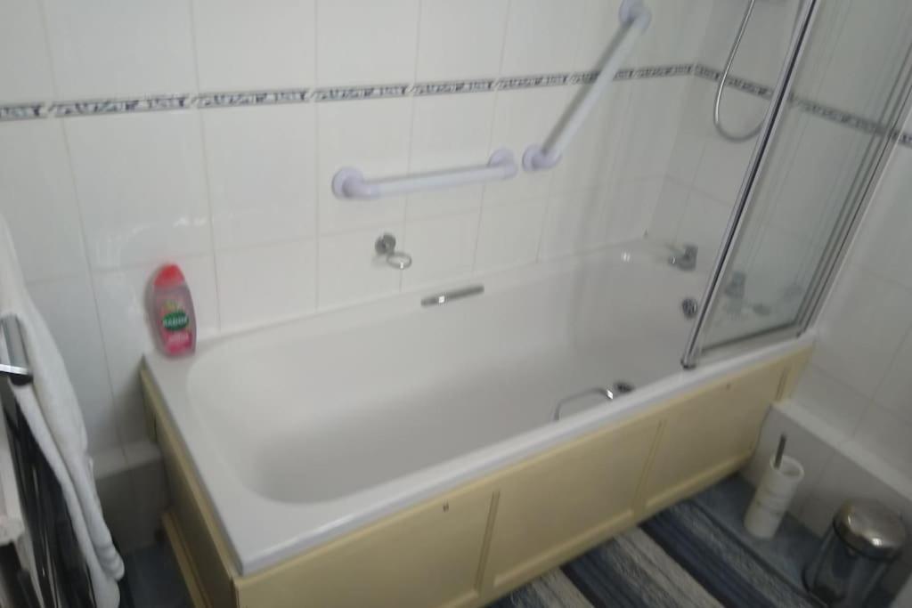 Welcoming Cottage In Chichester Near City Centre מראה חיצוני תמונה